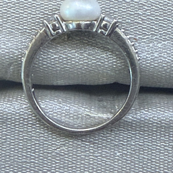 Kay Jewelers Silver Ring with Pearl and Clear Stones - Picture 3 of 4